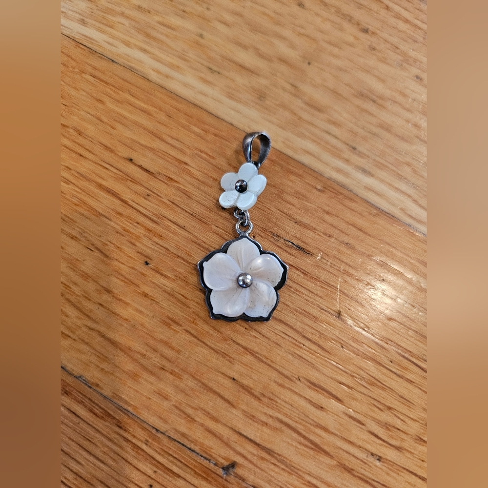Flower pendant for necklace